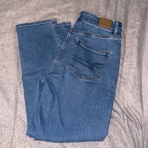 medium wash curvy american eagle stretch mom jeans